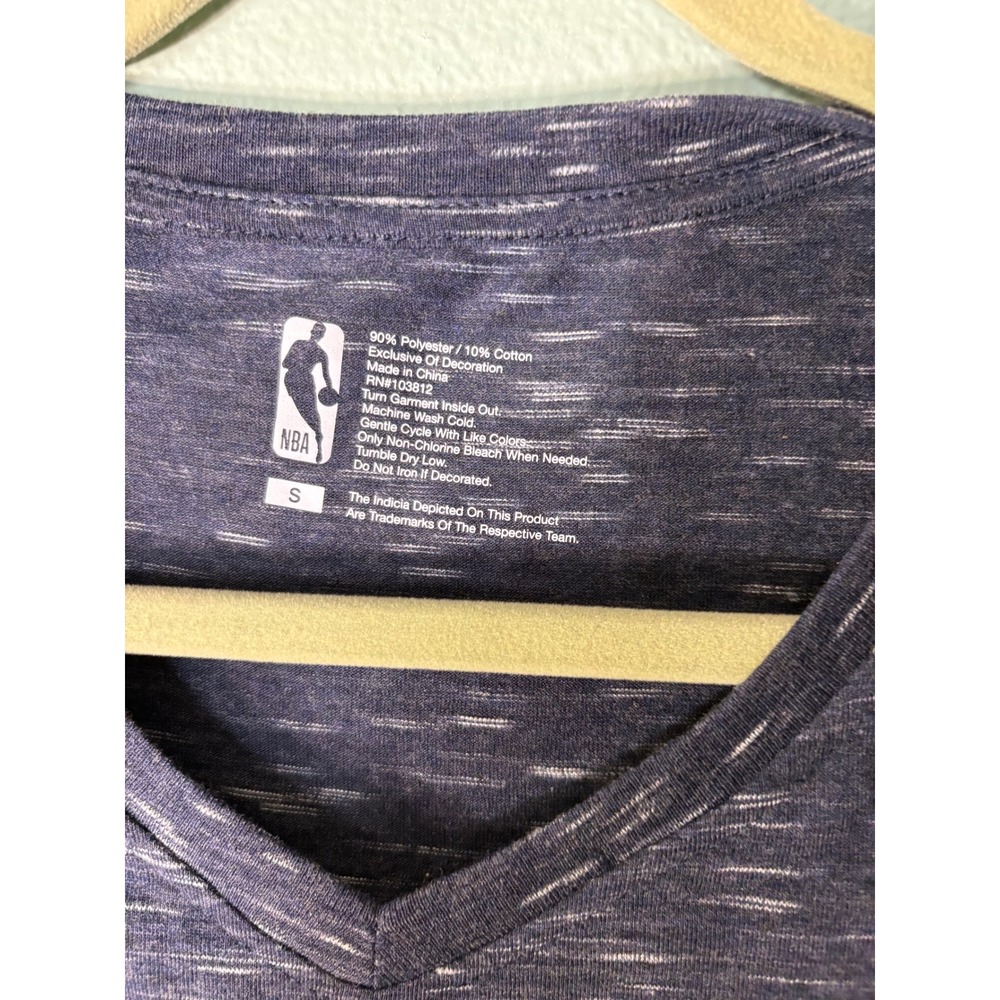 NBA Denver Nuggets Womens Navy Space Dye V-Neck Graphic T-Shirt Small NWT - Picture 3 of 4